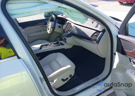 2017 Volvo Xc90 T6 Momentum z USA, uszkodzony, nr VIN YV4A22PK1H1141874